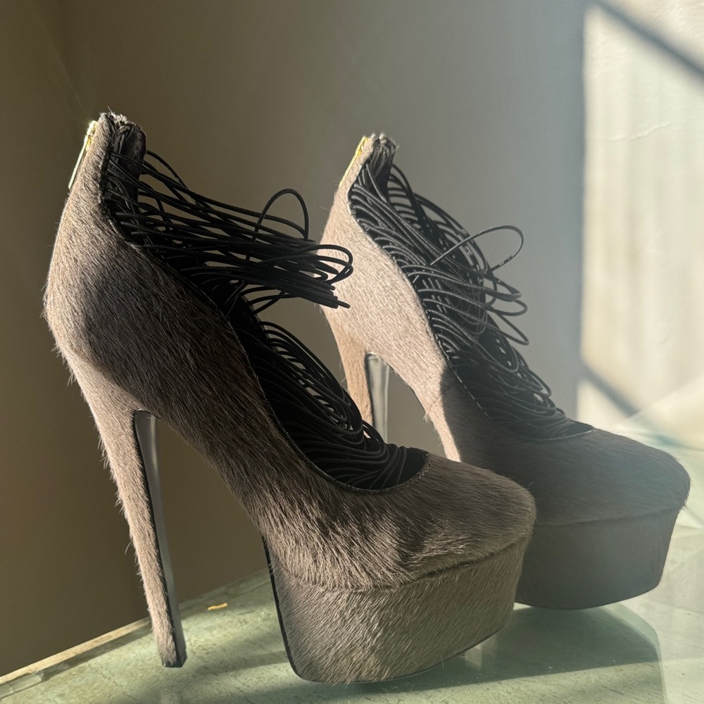 London Trash furry platform heel